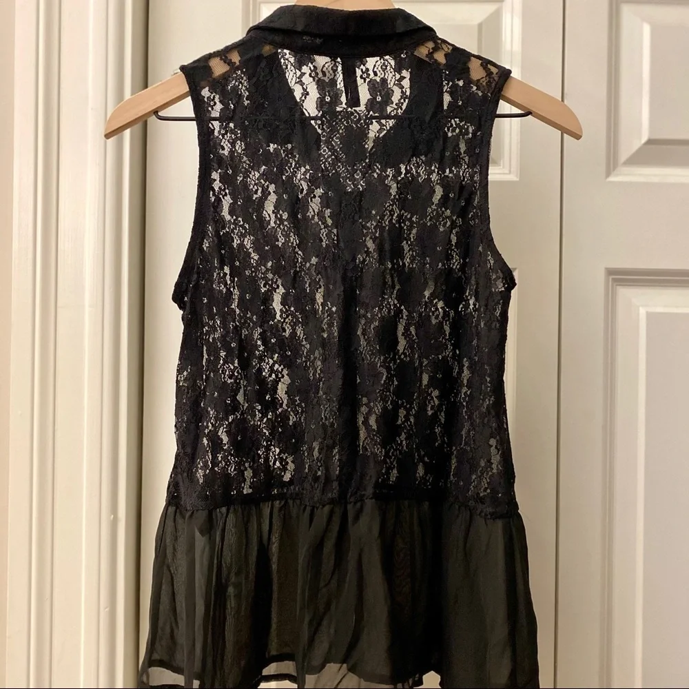 H&M | Sleeveless Lace Button-Up Top - Picture 7 of 9